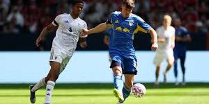 Pramusim ; Manchester United vs Leeds United imbang