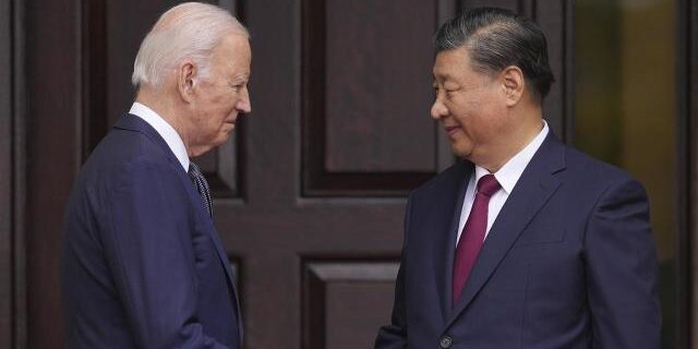 Presiden Joe Biden bertemua Presiden Xi Jinping