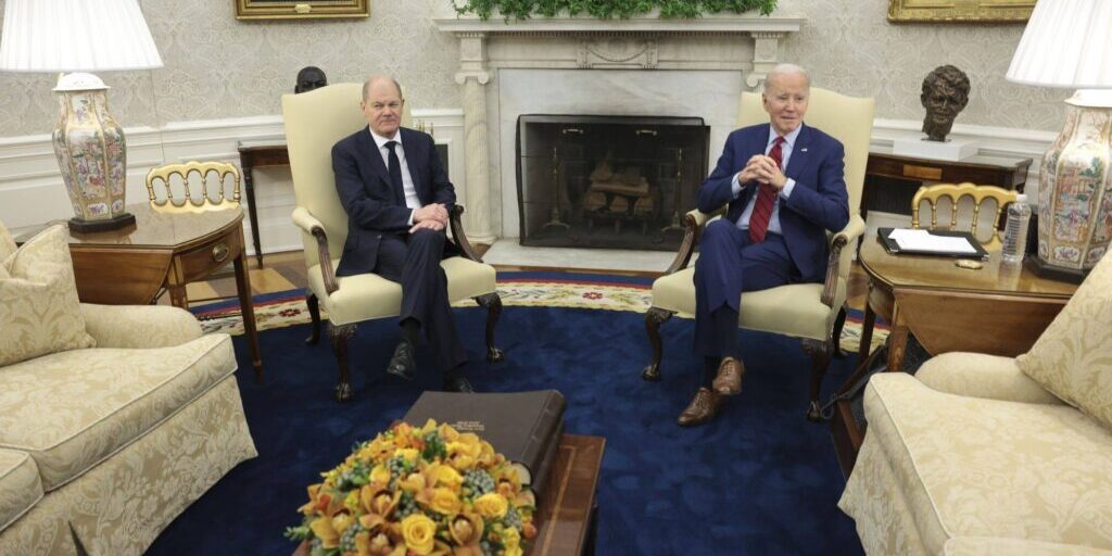 Presiden Joe Biden dengan Kanselir Olaf Scholz