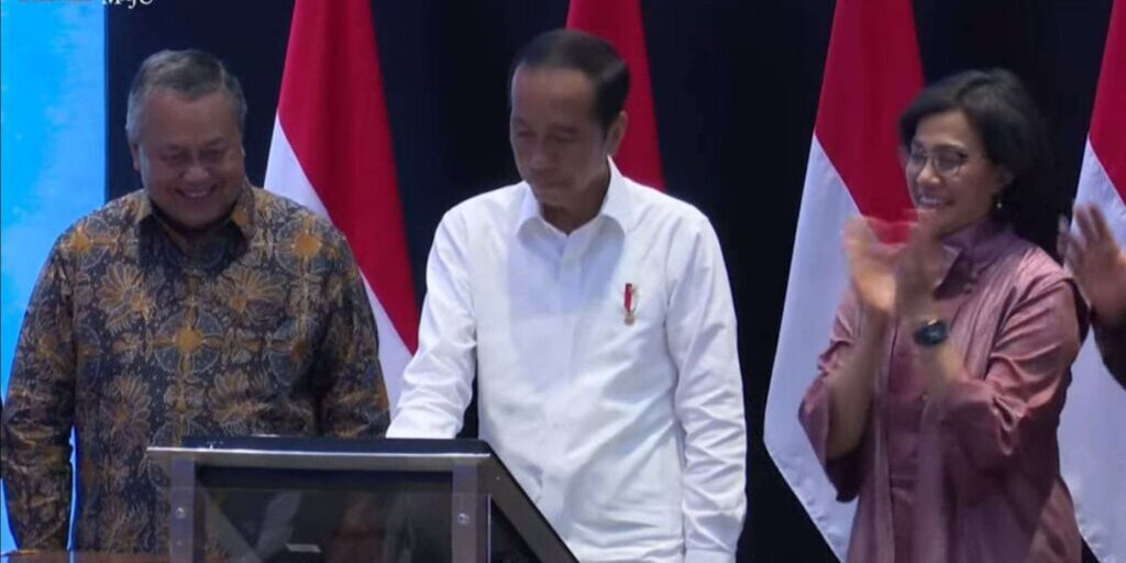 Presiden Joko Widodo meresmikan Pembukaan Perdagangan Bursa di Bursa Efek Indonesia, Jakarta, Senin (2/1/2023). 