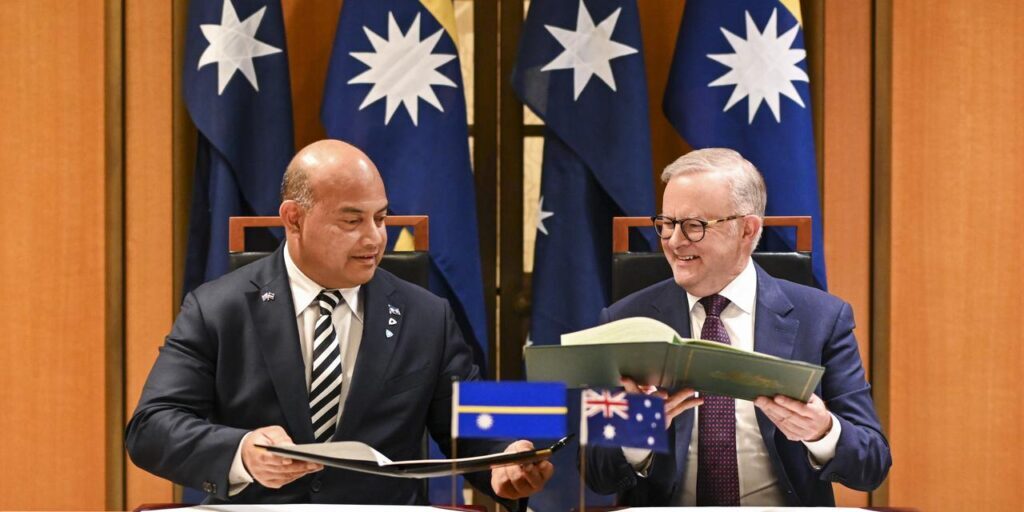 Presiden Nauru David Adeang dengan PM Australia Anthony Albanese