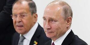 Presiden Putin bersama Menlu Sergei Lavrov