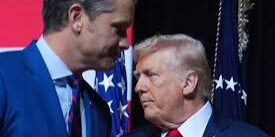 Presiden Trump bersama Menteri Pertahanan Pete Hegseth