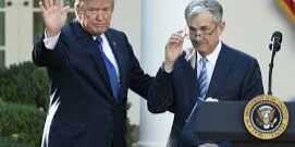 Presiden Trump dengan Ketua FED Jerome Powell