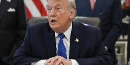 Presiden Trump hentikan operasi militer di Selat Hormuz