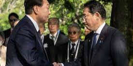Presiden Yoon Suk-yeol dengan PM Fumio Kishida