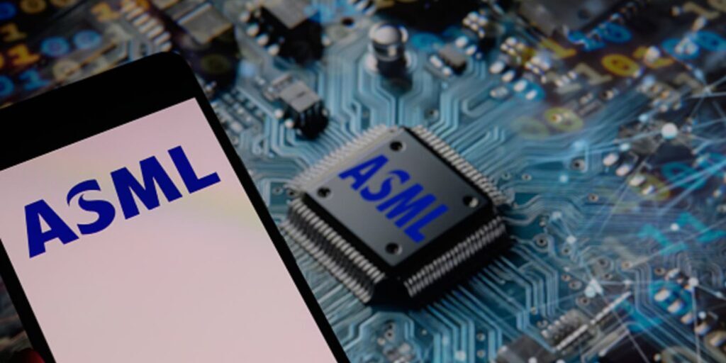 Produsen peralatan chip komputer ASML