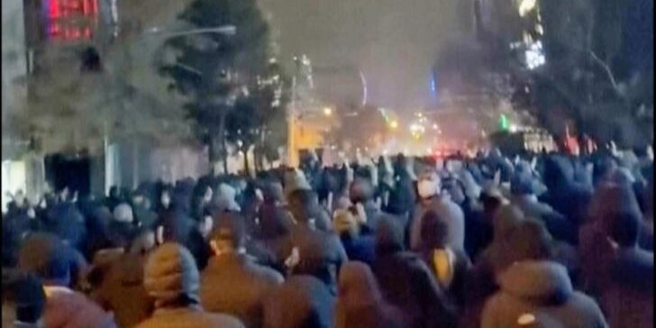 Protes nasional di Iran yang dipicu oleh perekonomian