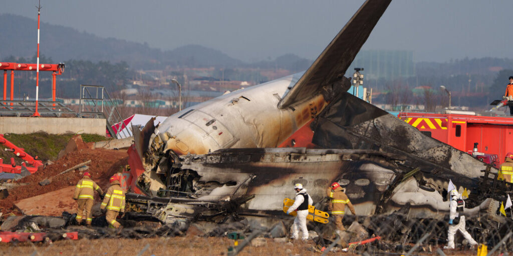 Puing Pesawat Jeju Air yang mengalami kecelakaan