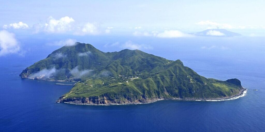 Pulau terpencil di Jepang