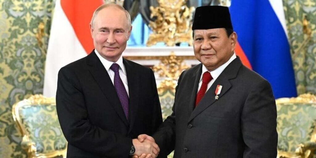 Presiden Prabowo Subianto (kanan) ketika menggelar pertemuan bilateral dengan Presiden Rusia Vladimir Putin (kiri) di Kremlin, Moskow, Rabu (31/7/2024)
