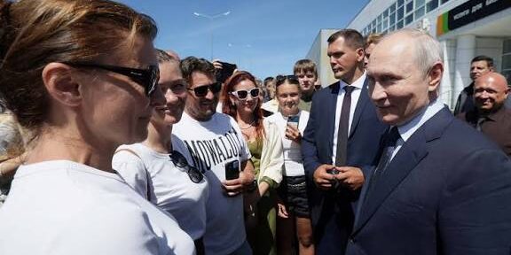 Putin mengunjungi Kuril, pulau yang jadi sengketa