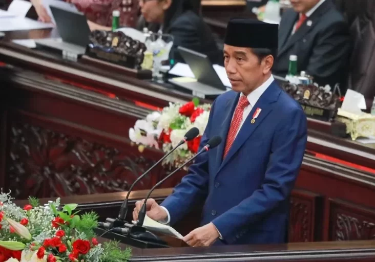 Presiden Joko Widodo menyampaikan pidato dalam Sidang Paripurna Pembukaan Masa Persidangan I DPR RI Tahun Sidang 2023-2024 di Jakarta, Rabu (16/8/2023). Presiden berpidato dalam rangka Penyampaian Pengantar/Keterangan Pemerintah atas Rancangan Undang-Undang (RUU) tentang Anggaran Pendapatan dan Belanja Negara (APBN) Tahun Anggaran 2024 beserta Nota Keuangan dan Dokumen Pendukungnya.

