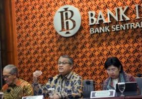 Gubernur Bank Indonesia Perry Warjiyo memberikan pemaparan dalam konferensi pers Rapat Dewan Gubernur (RDG) di Jakarta, Kamis (19/1/2023).

