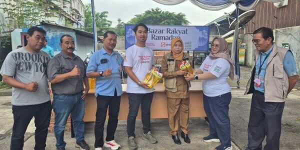 Bazar minyak goreng harga subsidi bagi masyarakat di sekitar wilayah operasional