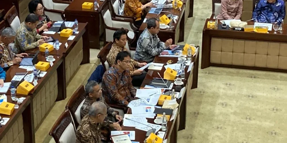 Menteri Keuangan Purbaya Yudhi Sadewa beserta tiga Wamenkeu Anggito Abimanyu, Suahasil Nazara, dan Thomas Djiwandono (kiri-kanan) dalam rapat dengan Komisi XI DPR, Rabu (10/9/2025)

