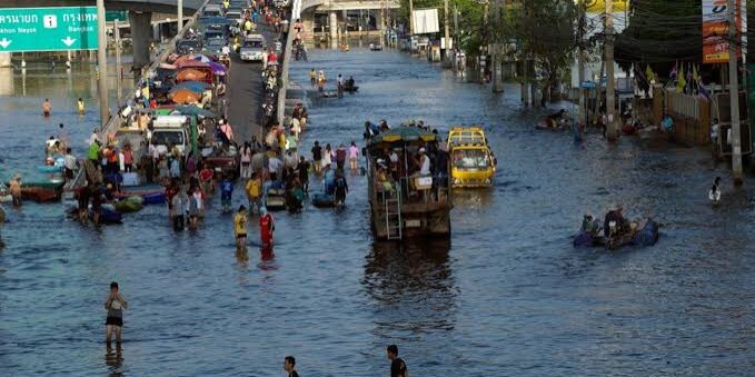 Ribuan Orang Mengungsi ke Tempat Penampungan