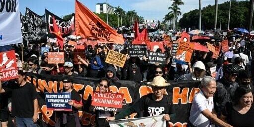 Ribuan Warga Filipina Protes Kecurangan Proyek