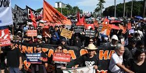 Ribuan orang turun ke jalan protes dugaan korupsi pengendalian banjir