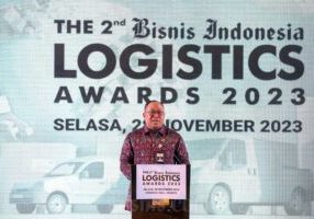 Kepala Badan Kebijakan Transportasi Kementerian Perhubungan Robby Kurniawan memberikan paparan saat acara Bisnis Indonesia Logistics Awards (BILA) 2023 di Jakarta, Selasa (28/11/2023).

