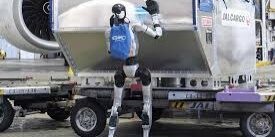 Robot Humanoid Uji Coba Tangani Bagasi