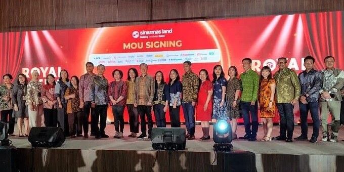 Jajaran Direksi Sinar Mas Land ketika penandatanganan Memorandum of Understanding memberikan kemudahan pembiayaan properti bagi konsumen


