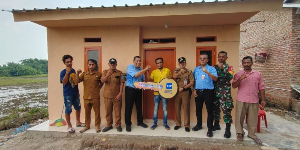 Program bedah Rumah Tidak Layak Huni (Rutilahu) PT Indah Kiat Pulp & Paper - Serang Mill
