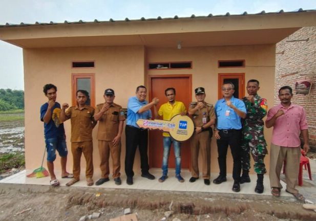 Program bedah Rumah Tidak Layak Huni (Rutilahu) PT Indah Kiat Pulp & Paper - Serang Mill