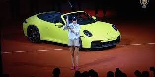 Rybakina Meraih Gelar Stuttgart dan Sebuah Porsche