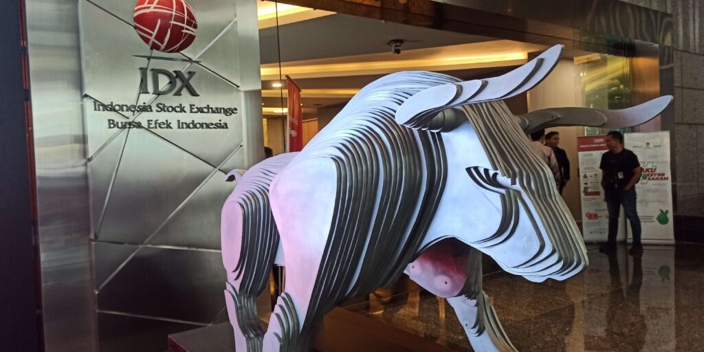 Patung banteng Wulung di depan gedung BEI, simbol saat pasar saham sedang naik 