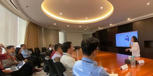 Ketua Harian ETF, Agustina Tutik menyampaikan peran serta kiprah yayasan. (Foto: Adila K. Dewi) 