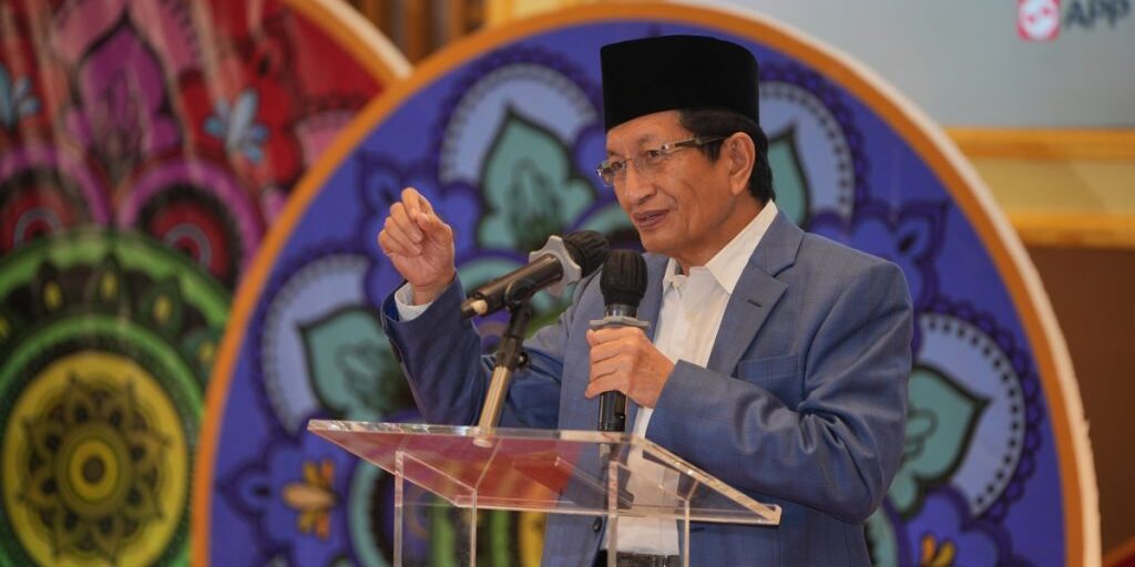 K.H. Nasaruddin Umar mengingatkan agar selain meminta maaf kepada Tuhan, jangan lupa meminta maaf pula kepada sesama manusia
