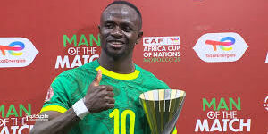 Sadio Mane meraih Penghargaan Pemain Terbaik