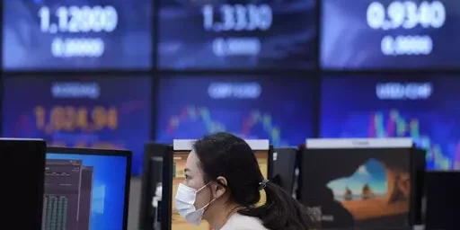 Saham Asia Naik, Dolar Goyah