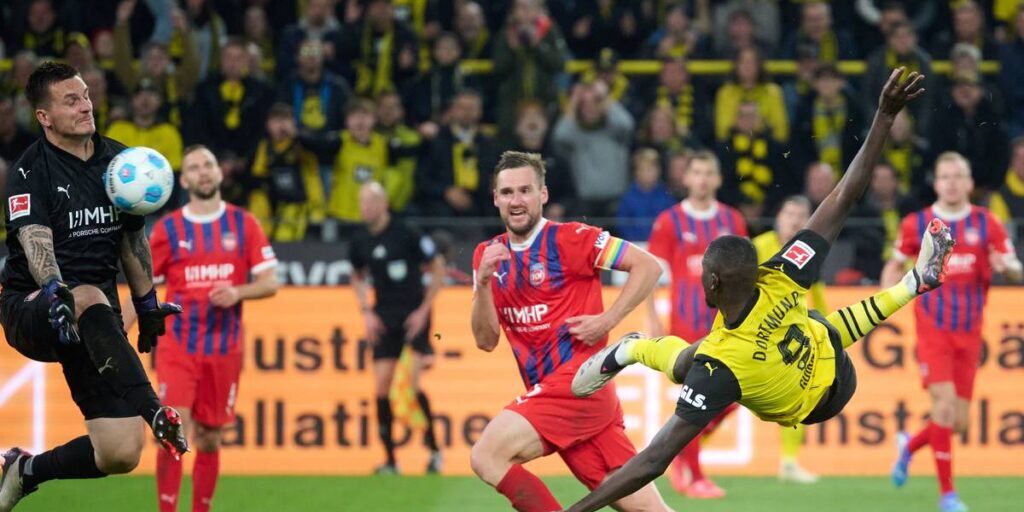 Salah satu gol indah dari Karim Adeyemi (Borussia Dortmund)