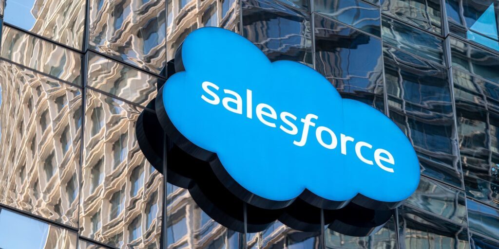 Salesforce investasi bisnis di Inggris