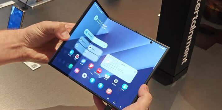 Samsung meluncurkan promosi untuk ponsel lipat 