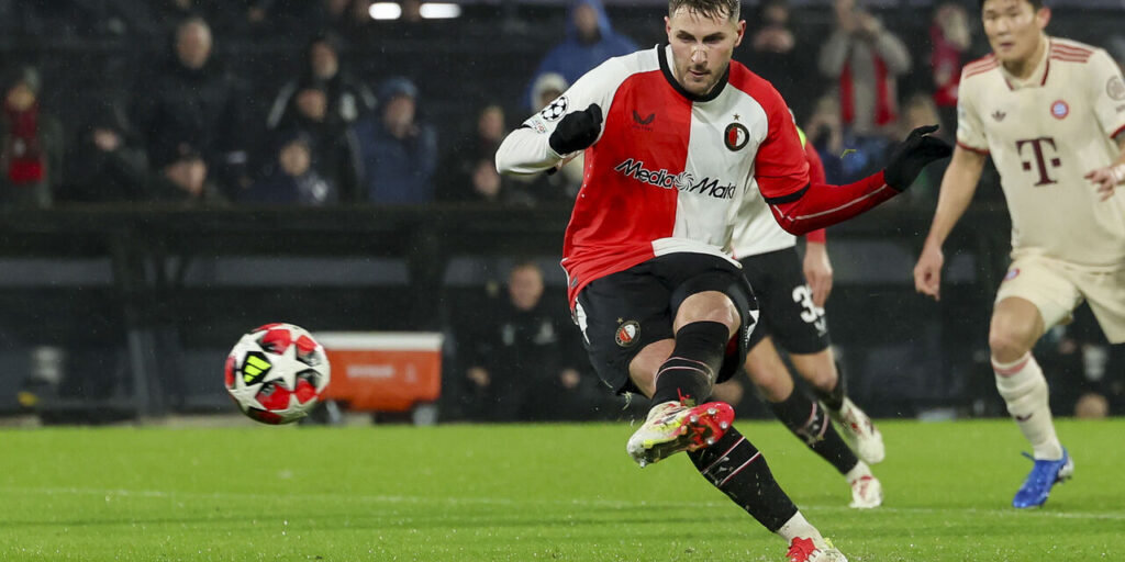 Santiago Gimenez dari Feyenoord cetak 2 gol