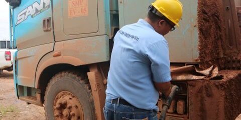 Truk listrik dioperasikan 