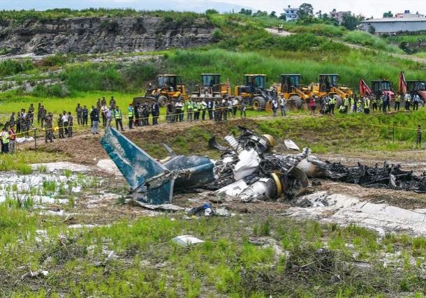 Saurya Airlines Nepal jatuh dan terbakar