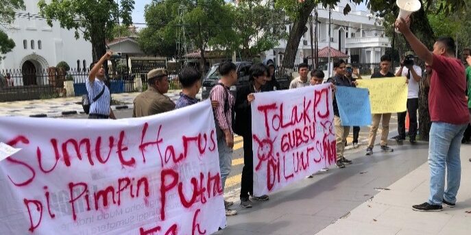Demo Mahasiswa di Depan Kantor Gubsu

