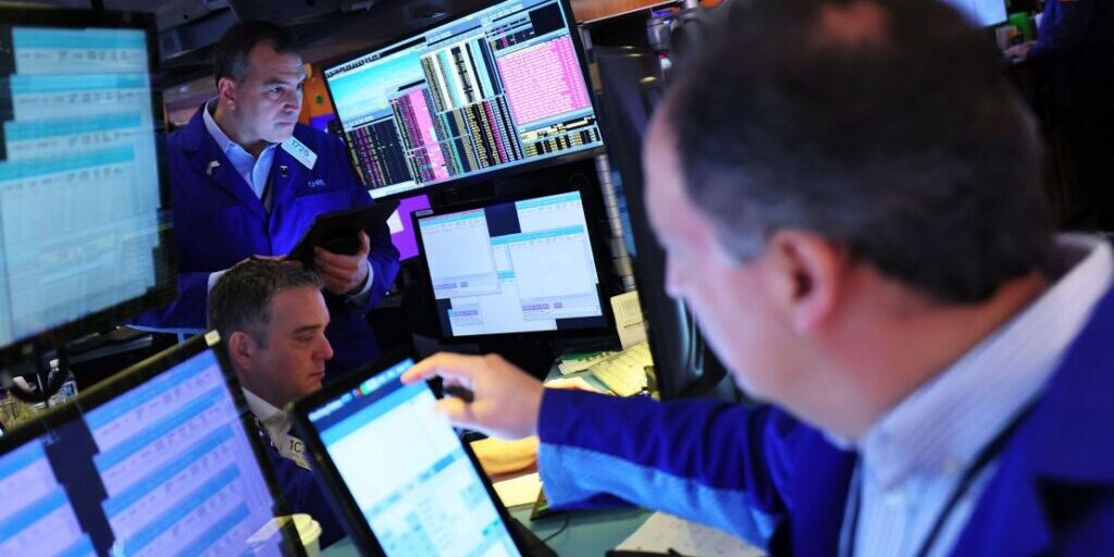 Sebagian Besar Pasar Saham Menguat