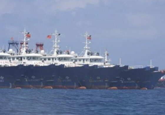 Sekelompok kapal China di Laut China Selatan