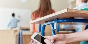 Ponsel dilarang di sekolah