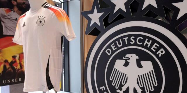 Sepak bola Jerman tidak lagi menggunakan Adidas