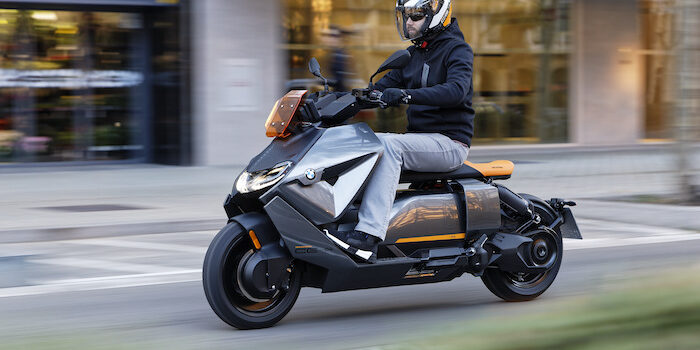 Sepeda Motor Listrik di Singapura