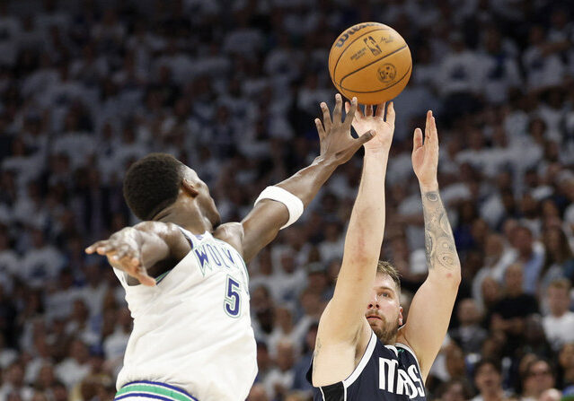 Shooting 3 poin Luka Doncic - Dallas Mavericks