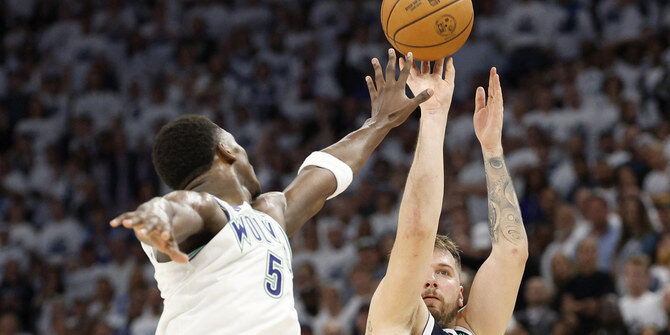 Shooting 3 poin Luka Doncic - Dallas Mavericks