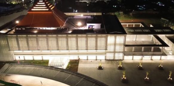 Masjid Raya Baitul Mukhtar, mencerminkan harapan agar masjid menjadi pusat keberkahan bagi masyarakat. (Foto dok: koleksi Yayasan Muslim Sinar Mas Land)

