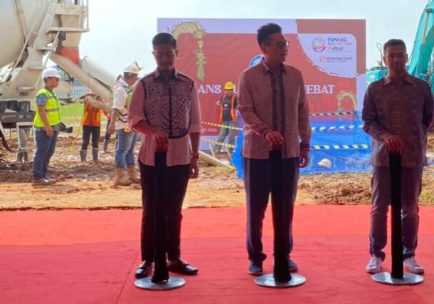 Founder GK Hebat Kaesang Pangarep, Group CEO Sinar Mas Land Michael Widjaja, dan Founder Rans Entertainment Raffi Ahmad meresmikan groundbreaking pusat kuliner nusantara 'Rans Nusantara Hebat' di BSD City